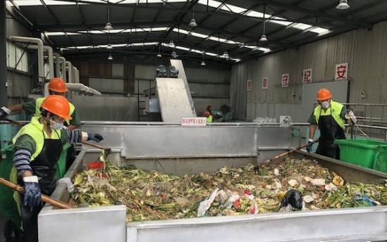 餐廚垃圾處理除臭就選微菌環(huán)境除臭劑，環(huán)境友好！